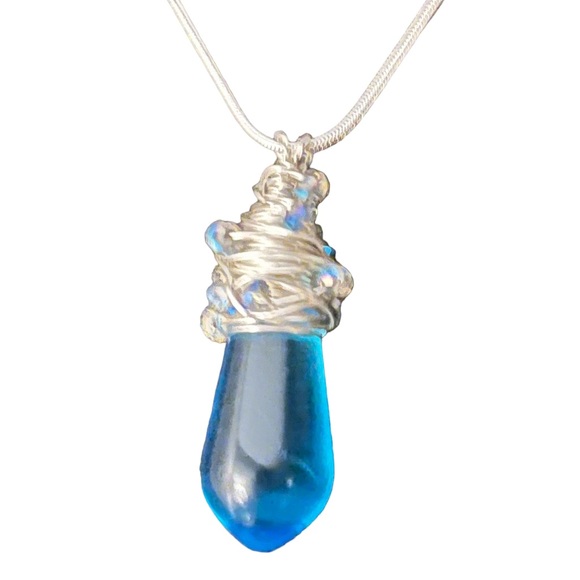 N210 Sterling 925 wire and chain on large laboradite wrapped blue agate pendant - Picture 3 of 5